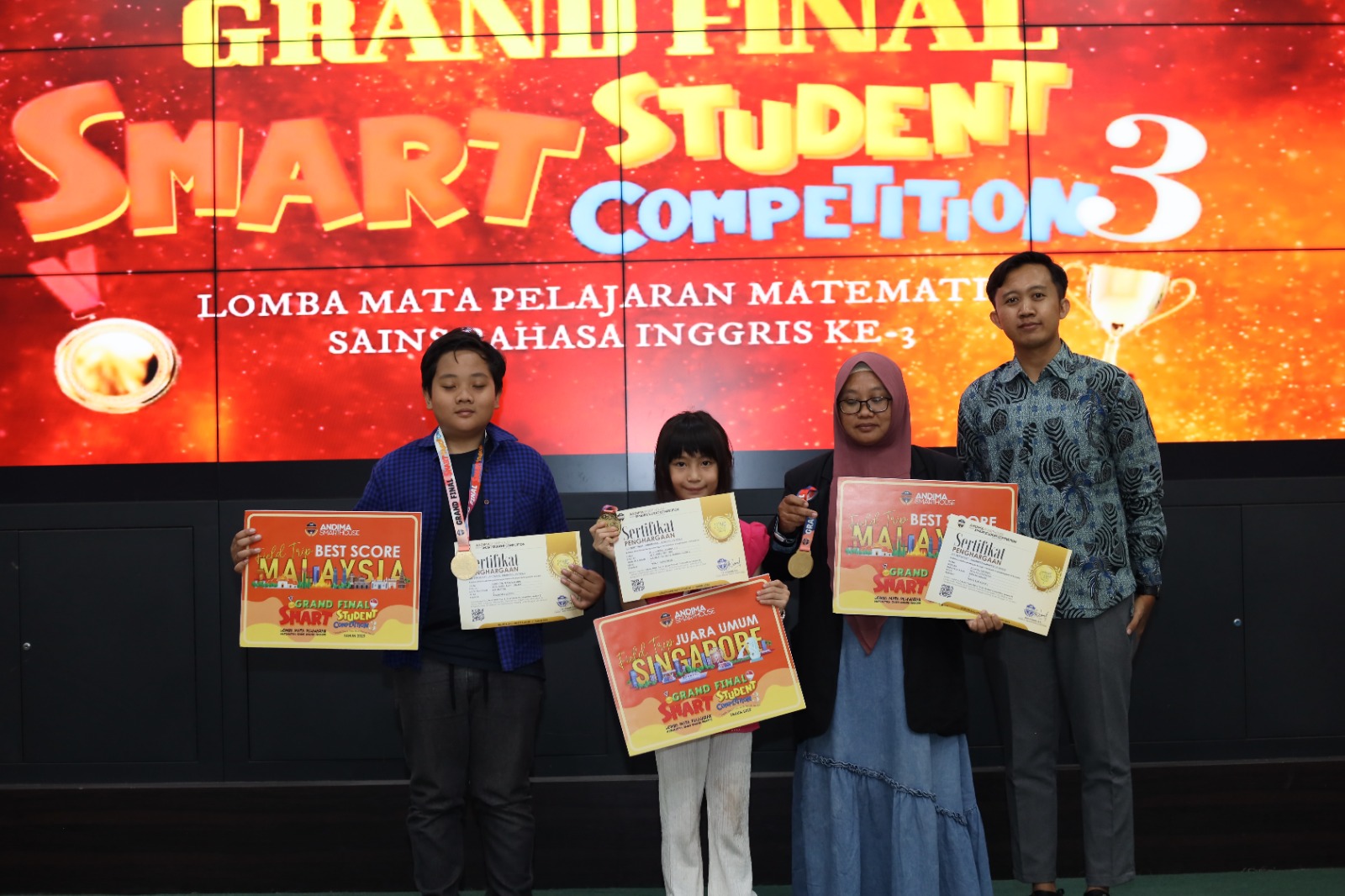 Prestasi Membawa ke Singapura : Felicia Miracle dan Asher Xavier Sabet Juara Umum SSC-3